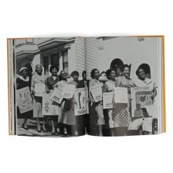 Strikethrough : Typographic Messages Of Protest 9 Strikethrough : Typographic Messages Of Protest -Jouets Séries Magasin strickethrough6